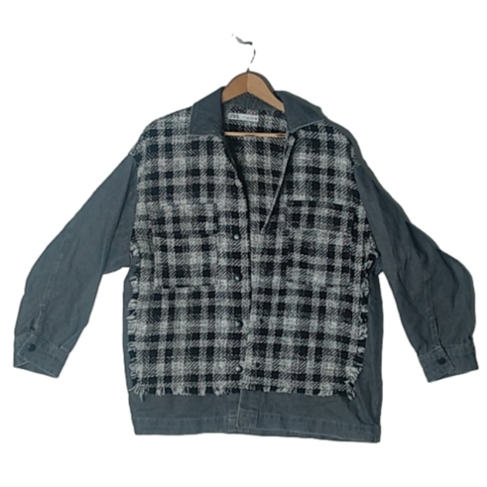 Zara snap button up denim  jacket sweater size large gray and black